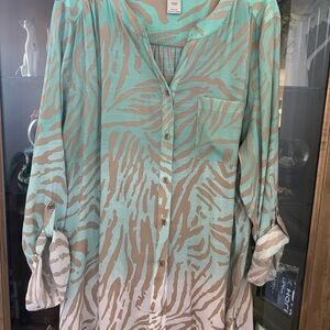 Exquisite Animal Print, Light Teal to Cream Hombre Tunic length top